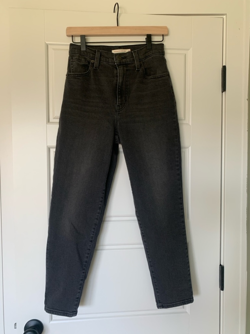 Levi's High-Rise Black Women's Jeans - Straight Leg
